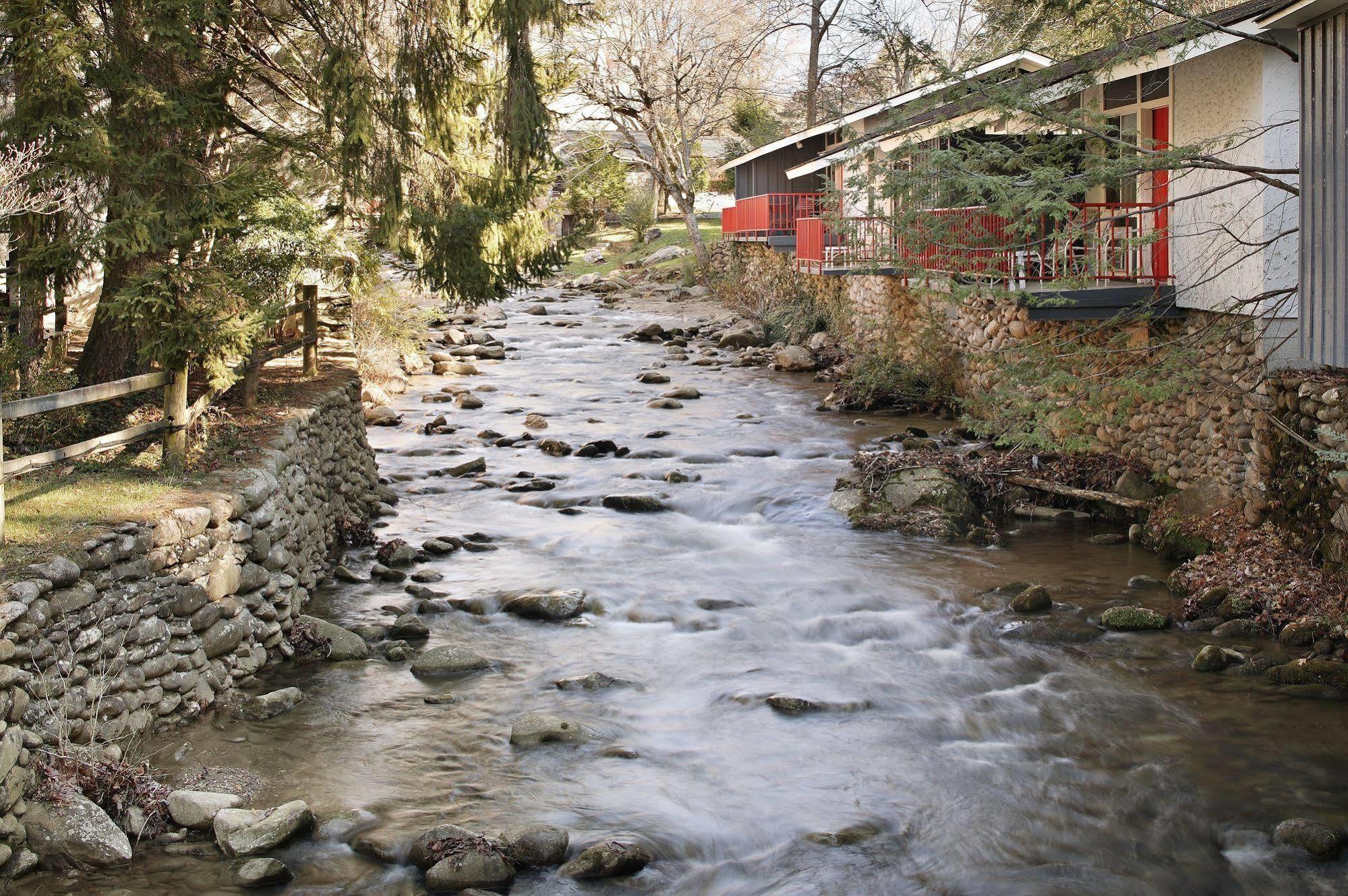 Zoders Inn And Suites Gatlinburg Exterior photo